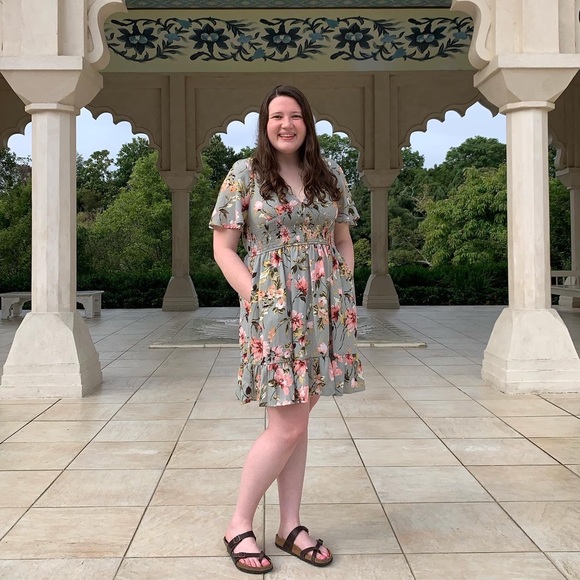 Meet your Posh Ambassador, Ashley - Picture 2 of 14